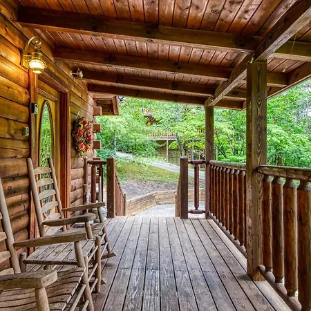 A Great Escape -Spacious Smoky Mountain Getaway Perfect For Families & Groups-3