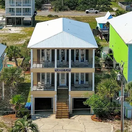 Tuxedo Flats By Gsvr - Beachside With Dual Living Areas & Backyard With Pools - Free Activities And Golf-3