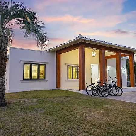 Bourbon Breeze - Beachy Home Near The Gulf With Spacious Outdoor Pool Area-2
