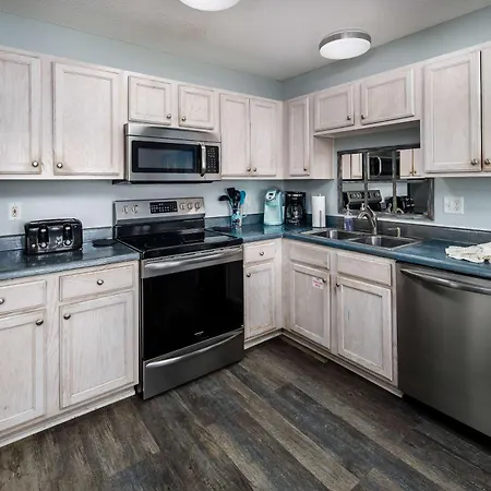 Sunset Cottages 4C Pet Friendly Condo-2