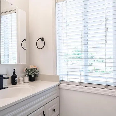 Cozy Designer 3Br 7-Mins To Oakland Airport-2