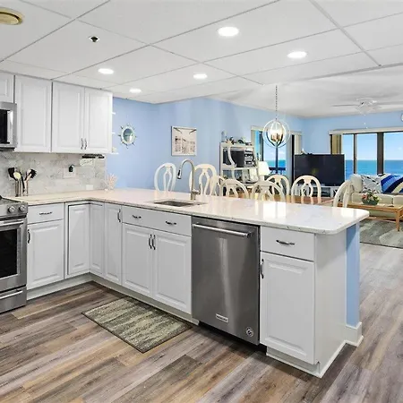 Ocean Front 1 Bedroom Rainbow Condo, Steps To The Beach!-3