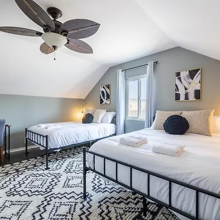 Hawthorne Haven Spacious 4Br Retreat-3