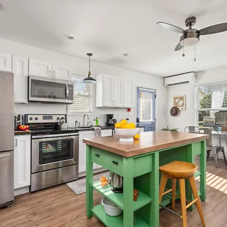 Private Guest House With Fenced Yard In Walkable East Nashville-3