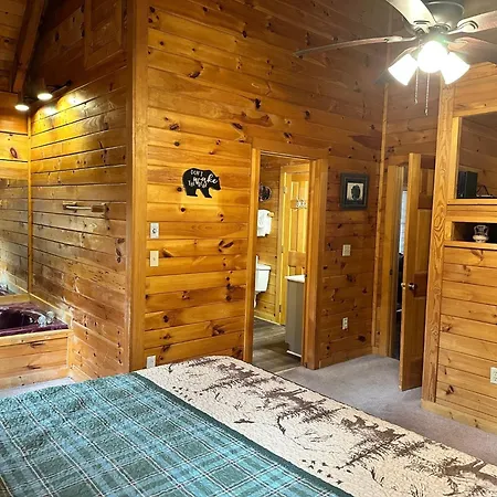 Er57 - Bear Haven - Great Location! Close To All The Action! Cabin-3