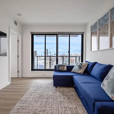 Exquisite 2 Bed Condo Near Dt Core Wfree Parking-3