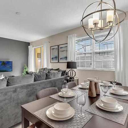 5 Bedrooms 4 Bathrooms Storey Lake 4890 Rc-2
