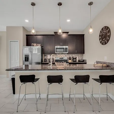 5 Bedrooms 4 Bathrooms Storey Lake 4890 Rc-3