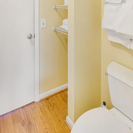 Scarborough Village - 245 Country Club Dr, Unit #608-2