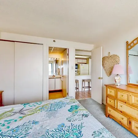 Sandy Square 305-3