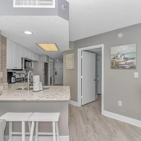 Immaculate! Beautifully Renovated Oceanfront 1 Bedroom Suite - Sleeps 4! - Roxanne Towers Unit 804-2