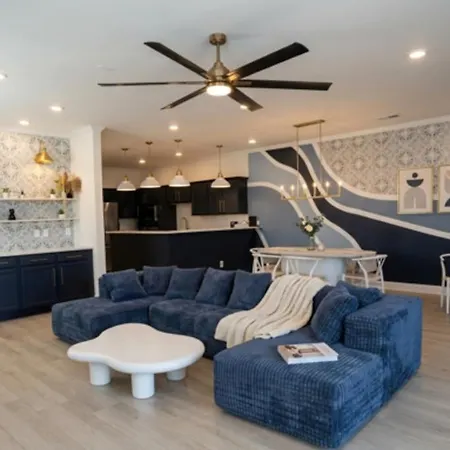 Luxurious Home With Theatre Room-3