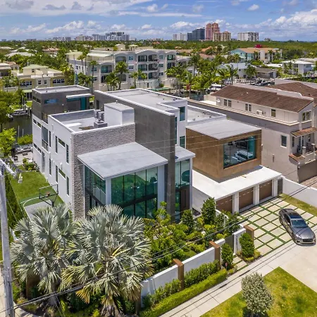 Three Story Waterfront Villa With Basketball And Mini Golf-2