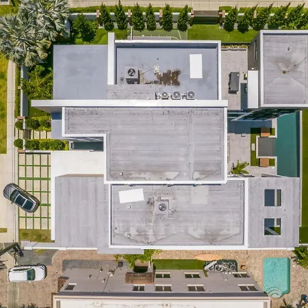 Three Story Waterfront Villa With Basketball And Mini Golf-3