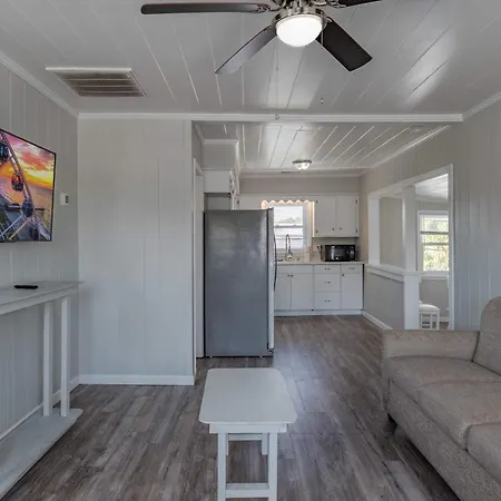 Immaculate Home With Putting Green And Private Pool! Pet Friendly 6 Bedroom- 4 Bath Duplex A&B-3