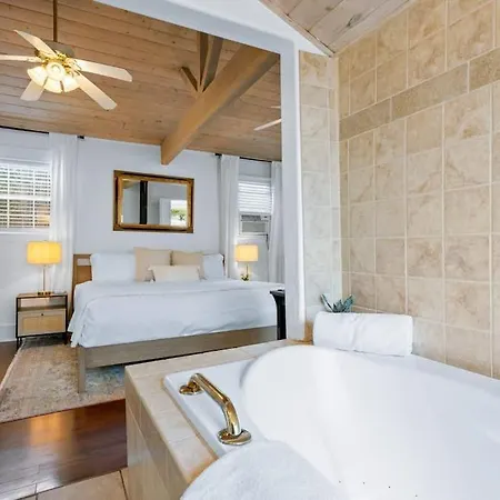 Santa Barbara Beach Cottage-3