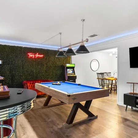 Timeless-Texas-Inn - Heated Pool Oasis & Lux Vibe-3