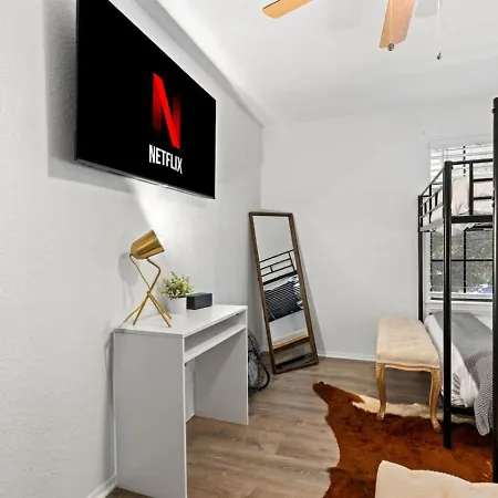 Timeless-Texas-Inn - Heated Pool Oasis & Lux Vibe-2