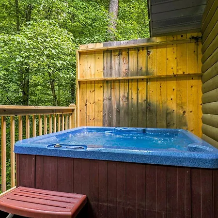 Bear Mountain Hollow-Free Dollywood Ticket- Cozy Cabin With A Hot Tub, Arcade & Deck Close To Town-2