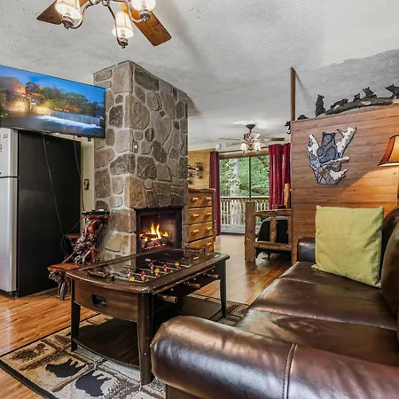 Bear Mountain Hollow-Free Dollywood Ticket- Cozy Cabin With A Hot Tub, Arcade & Deck Close To Town-3