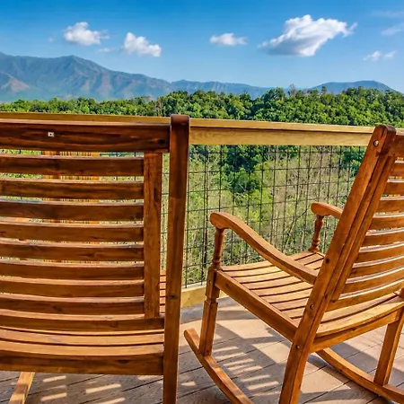 Majestic View Lodge, Amazing Views, Hot Tub, 560 Free Tickets Each Paid Day!!!-2