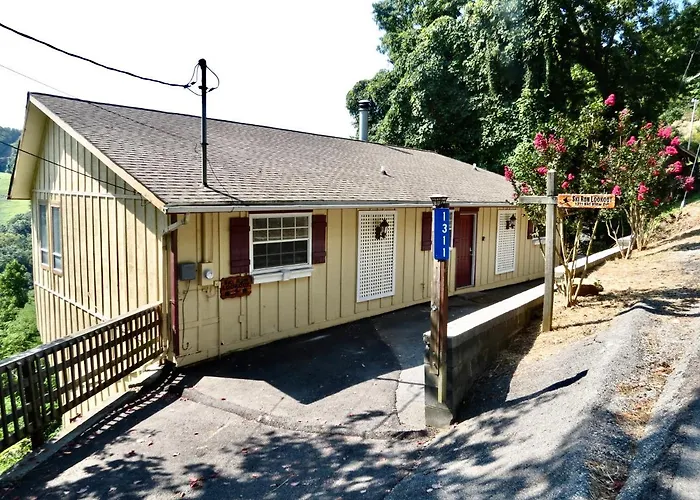 Million Dollar Views! 4 Bedroom, Sleeps 9, Close To National Park And 5 Mi To Gatlinburg!