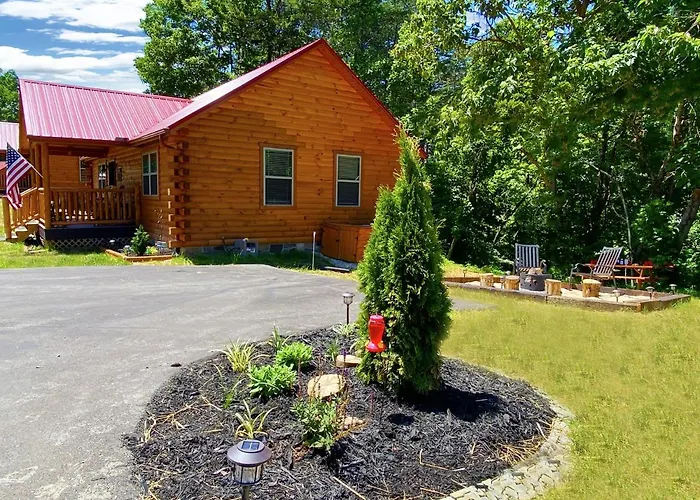 Cozy Bear Den Cabin Pigeon Forge