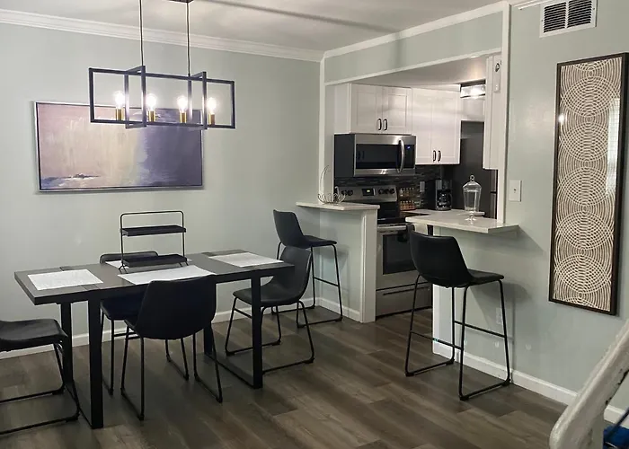 Hhi Homes- Newly Renovated Cozy Modern Pet-Friendly Villa-Ideal Location Hilton Head Island