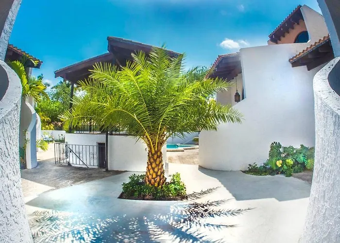 Villa At St. James Place “H”, Luxury, Pet Friendly Miami