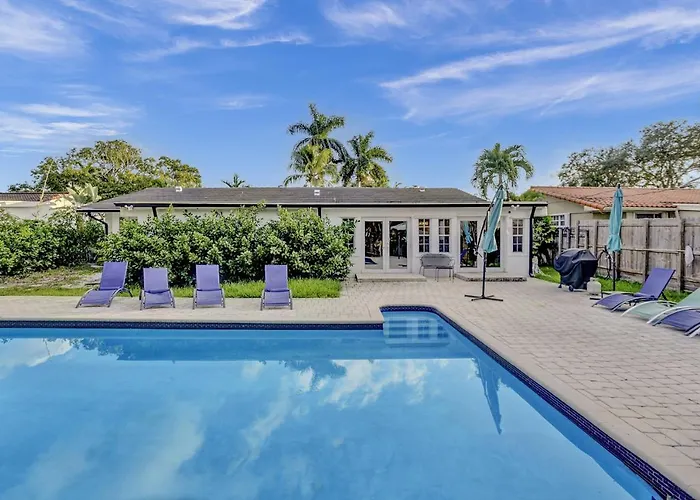 Casa Ria Luxury House & Private Pool Near Aventura Mall Miami