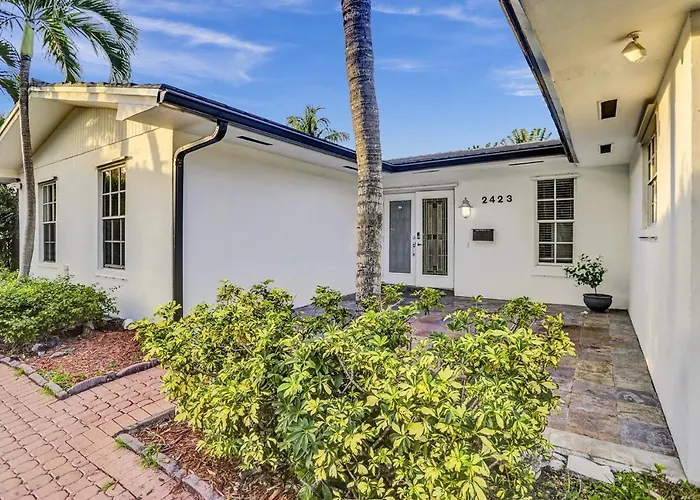 Casa Ria Luxury House & Private Pool Near Aventura Mall Miami