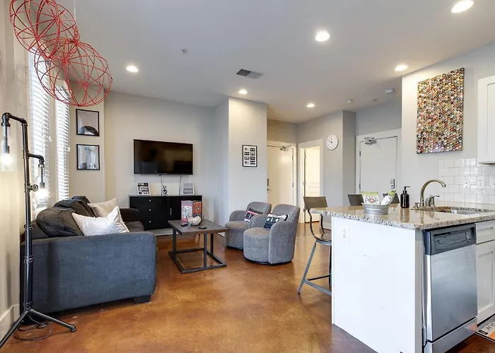 Music Row Luxury Suites - Two King Bedrooms - Private Garage & Ensuite Baths Nashville