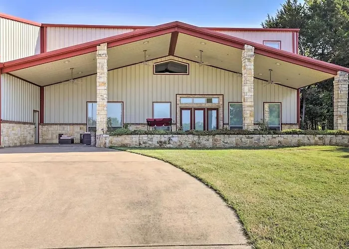 Texas Ranch House With 5 Bedroom And Fish Pond Dallas
