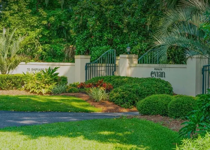 Nice Kitchen King Bed In Master Bikes & Beach Gear Included Free Shipyard Beach Parking Pass Hilton Head Island