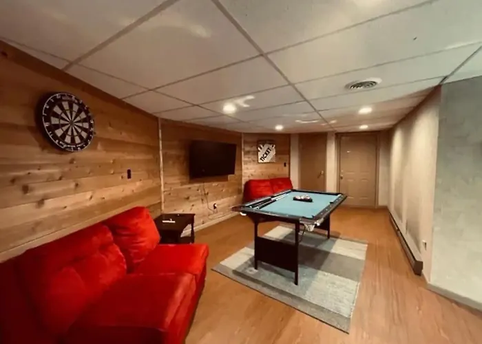 Cabin With Treehouse Views, 3 King Beds, 4 Bunks, And Large Hot Tub! Gatlinburg