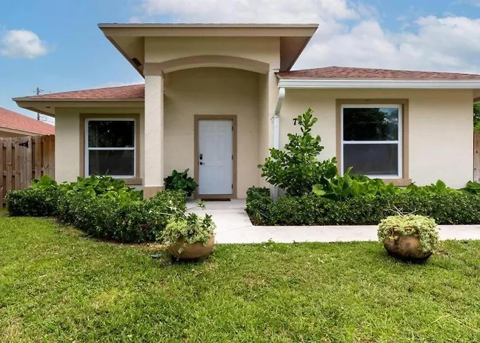 Modern Comfortable Stay!Sleeps 8! West Palm Beach