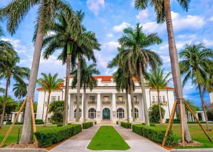 Modern Comfortable Stay!Sleeps 8! West Palm Beach
