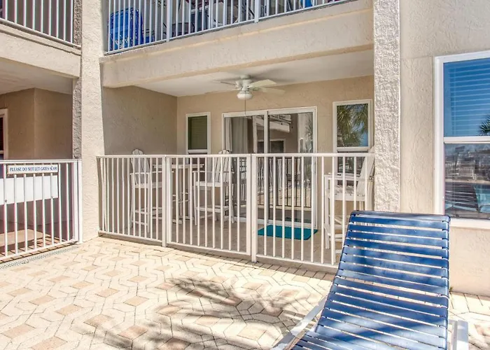 Poolside Villas 106 - Updated Beachfront Condo On Holiday Isle In Destin
