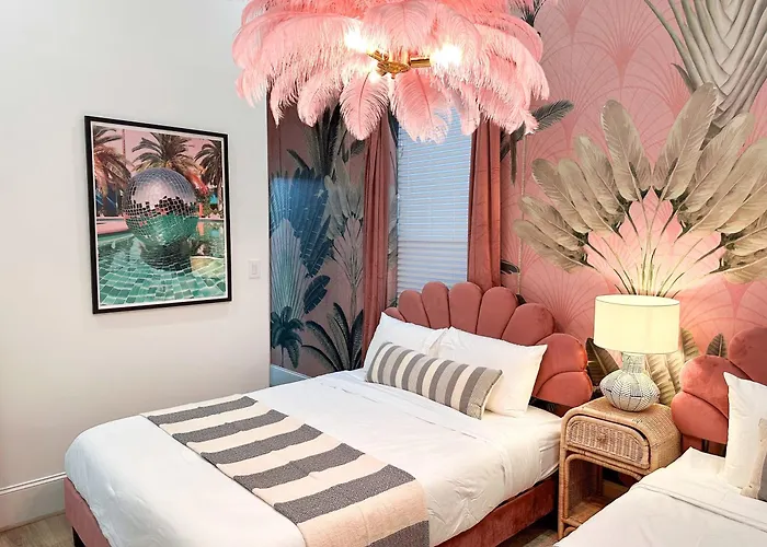 The Green Haus: Luxxe Cabana Rooftop Retreat Houston
