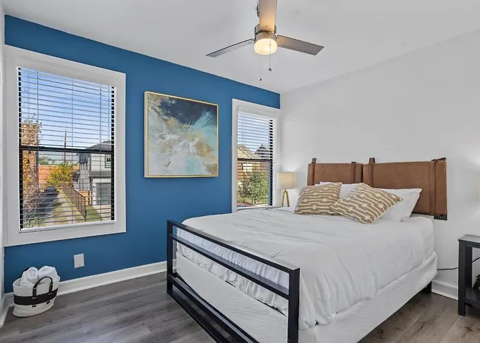 Arbor Villa 1 I Sleeps 30 Near Downtown Parking Houston