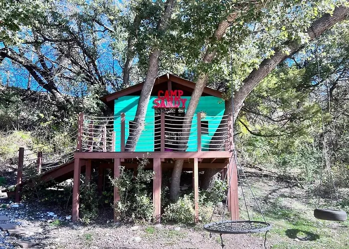 Camp Sandy Lakefront, Pool,H Tub, Sand Volleyball Austin