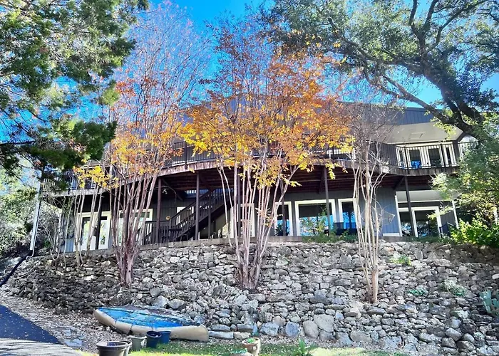 Camp Sandy Lakefront, Pool,H Tub, Sand Volleyball Austin