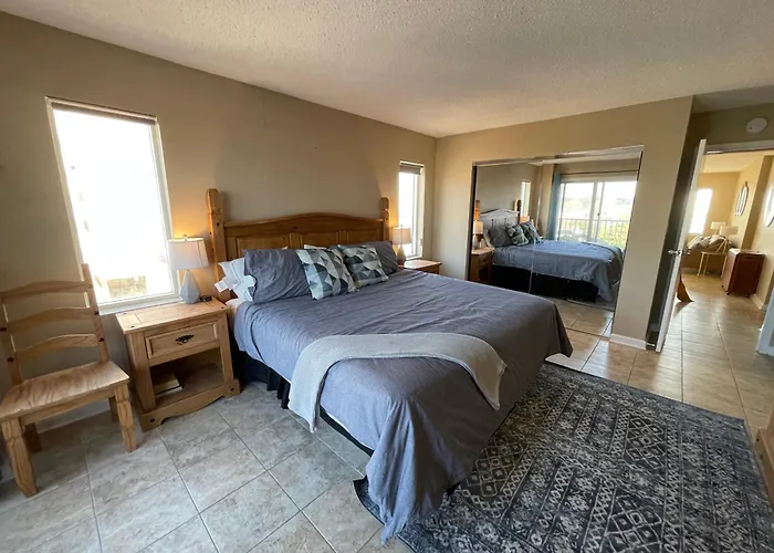 Playing Hooky At Dolphin Run-Oceanfront Condo-Pool Virginia Beach
