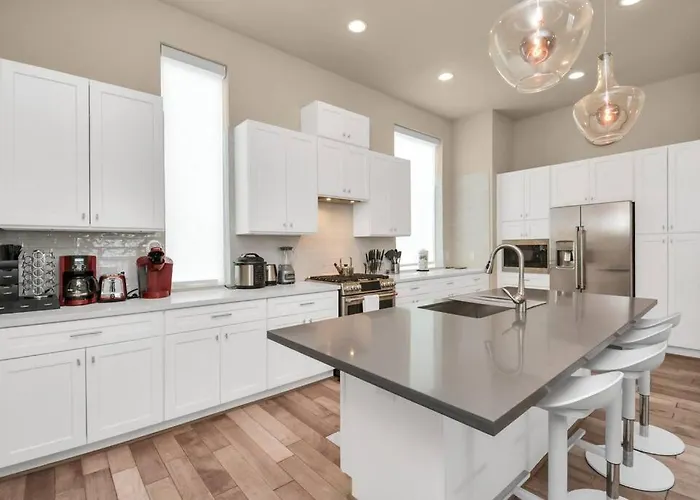 Beautiful Luxurious Houston Galleria Home