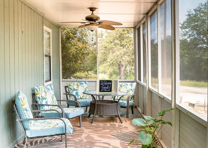 Hadley'S House - A Country 3 Bdrm With Screened-In Porch New Braunfels