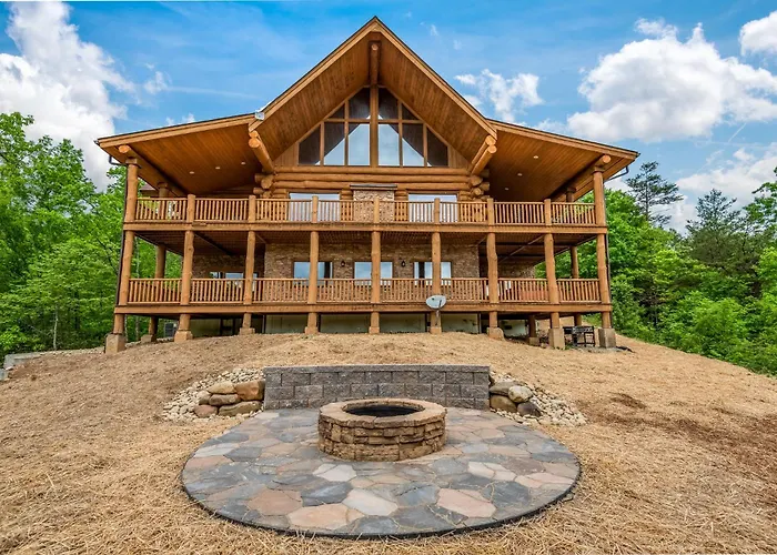 Big Bear Ridge Lodge - Breathtaking Mountain Views And Private Forest Scenes In Amazing Large Log Cabin Gatlinburg