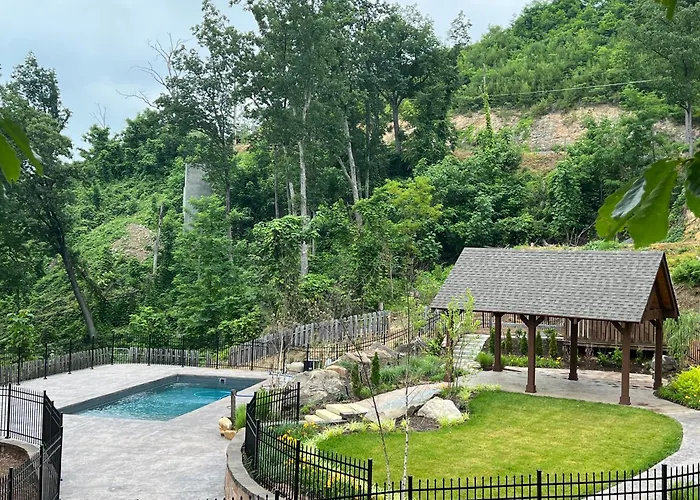 Lone Wolf Lodge Gatlinburg