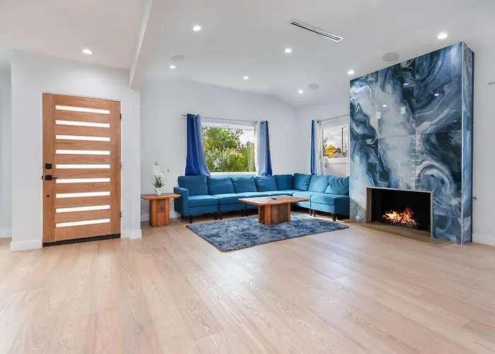 Prime Location, Stylish Space: 3Br Home With Bbq Los Angeles