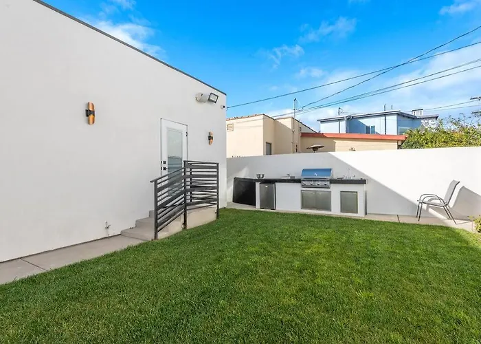 Prime Location, Stylish Space: 3Br Home With Bbq Los Angeles