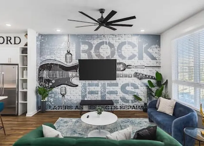 Large Patio, Rooftop Deck And Garage, 3 Miles To Broadway Nashville